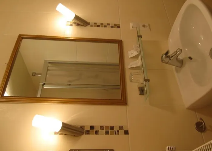 Zur Kripp מלון 2*